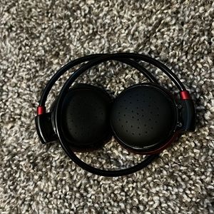 Bluetooth headphones with charger